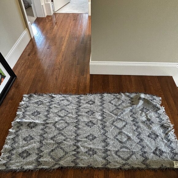 two wool Wilfred blankets - Picture 3 of 5